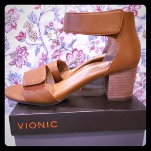 Vionic Solana block heel sandal size 9